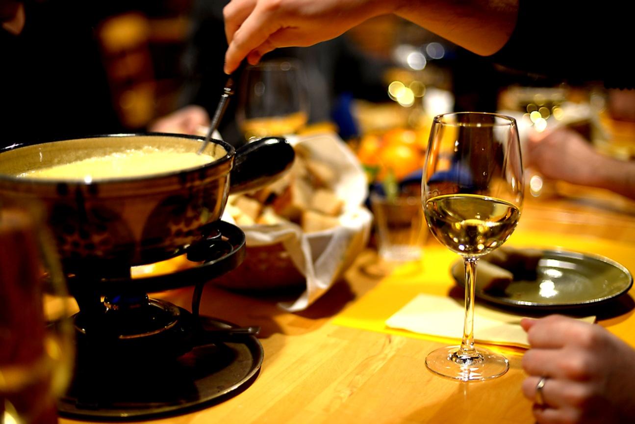 Fondue and white wine | Fondue Restaurant