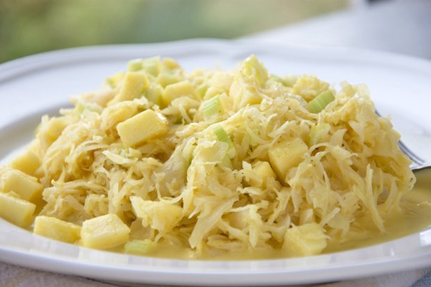 Swiss salad Sauerkrautsalat mit schinken