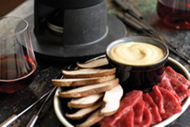 FONDUE WITH MEAT